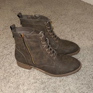 grey/brown lace up boots